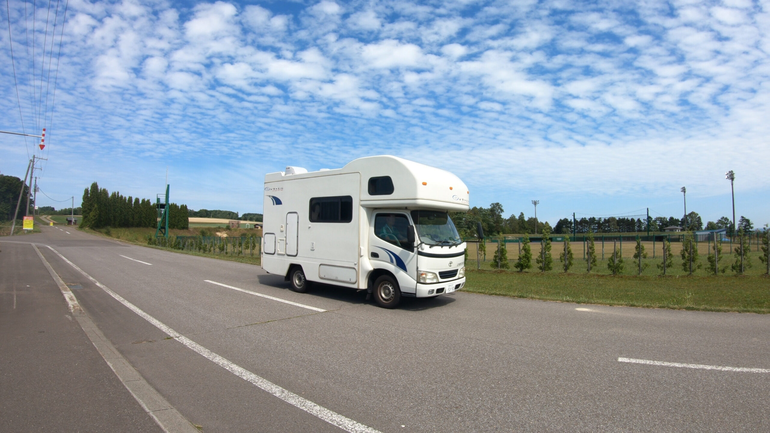 激安タイヤはヤバイ？！キャンピングカーのタイヤを『13万円→4万円